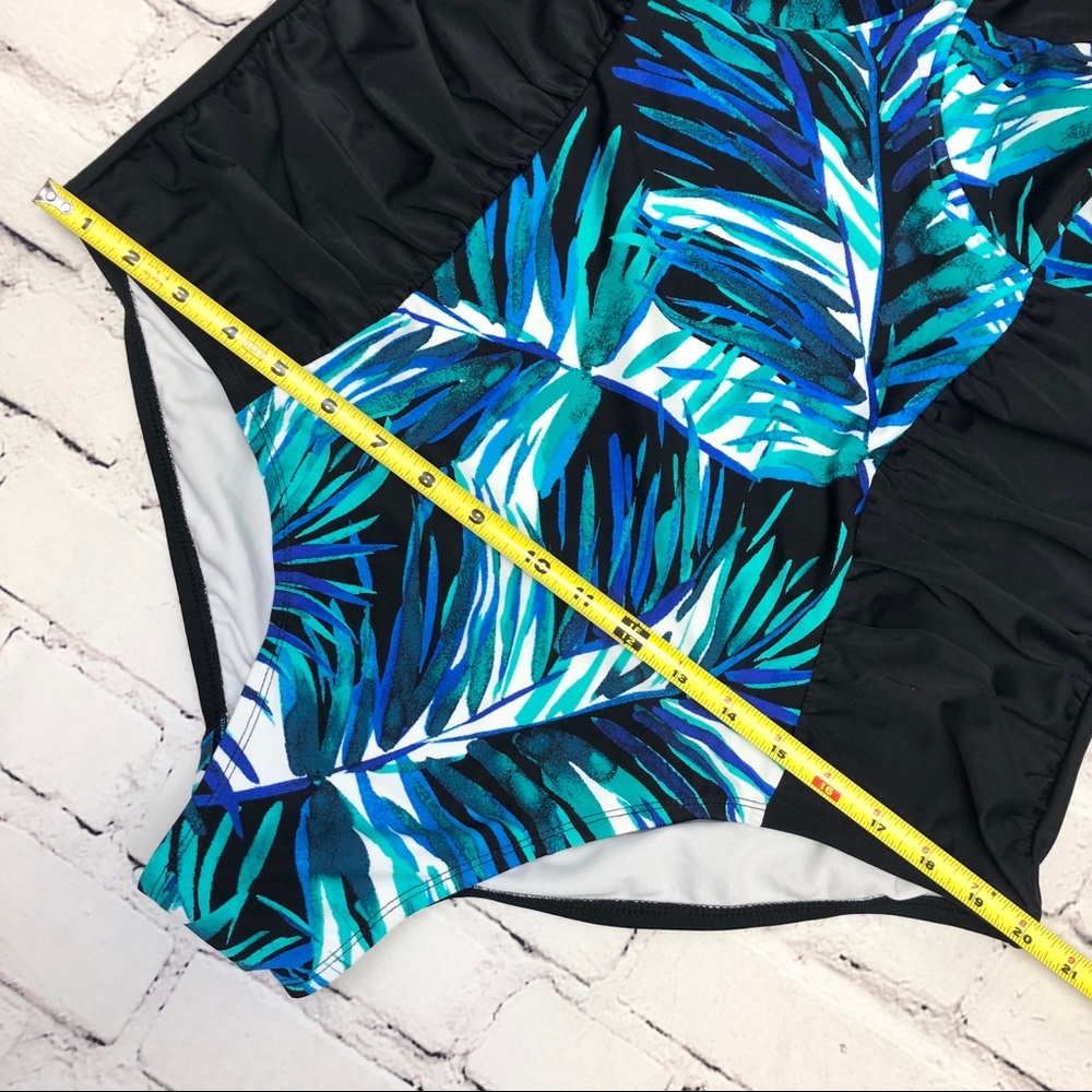 Plus Size One Piece Swimsuit 22W - Picture 4 of 8
